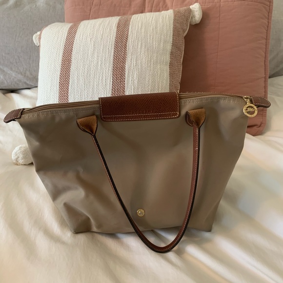 LongChamp purse - Picture 3 of 8